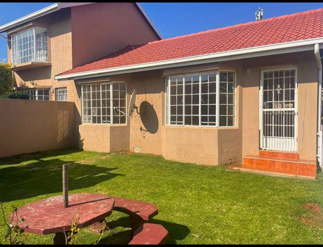 2 BEDROOM TOWNHOUSE FOR SALE IN NORKEM PARK